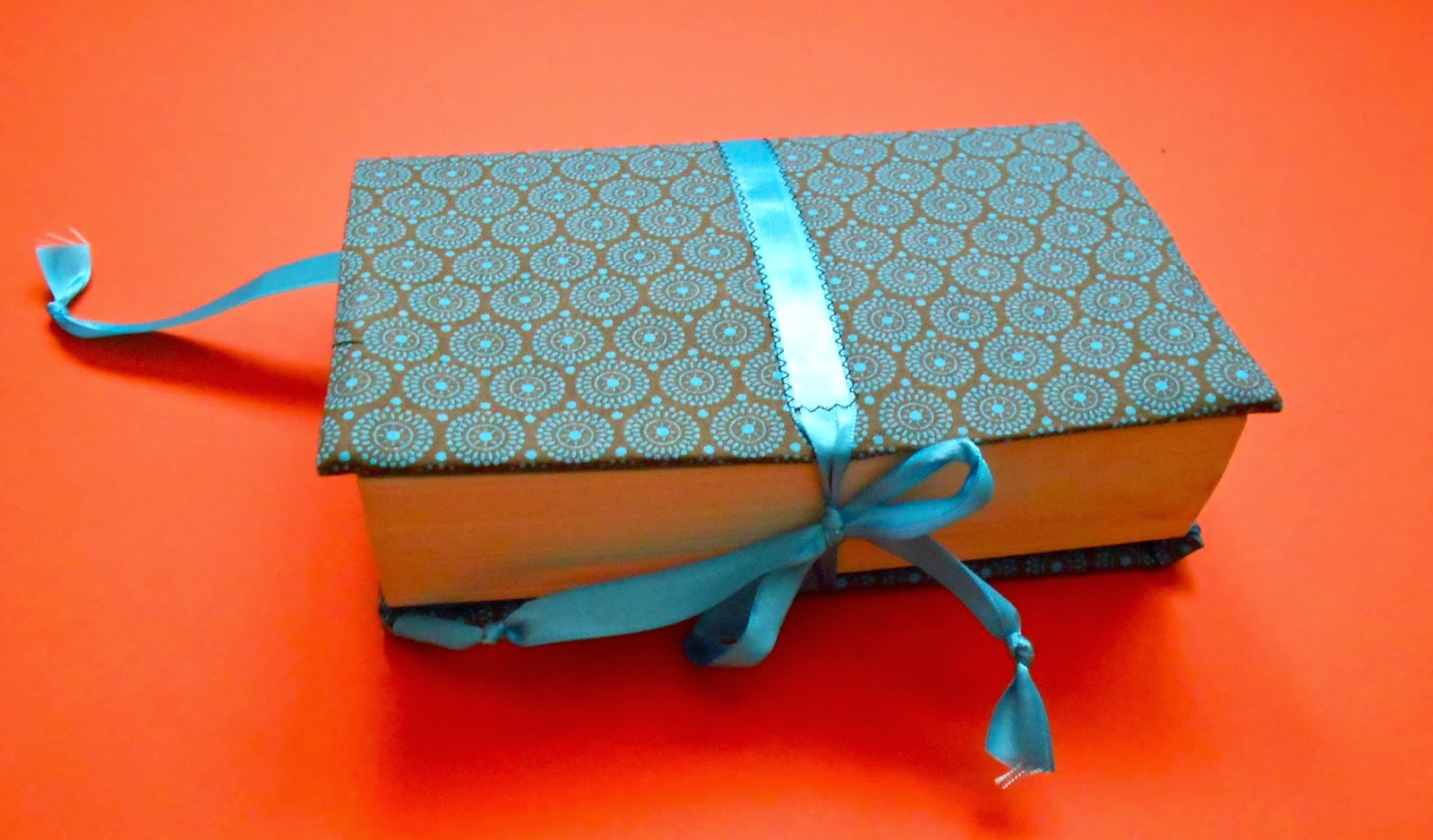 Some Bits And Pieces: Verstellbare Buchhülle/Adjustable Book Wrapper
