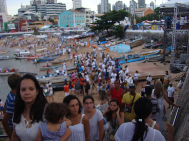 Alvorada anuncia que hoje é dia de festa no mar. Salve Iemanjá! Alvorada anuncia que hoje é dia de festa no mar. Salve Iemanjá!