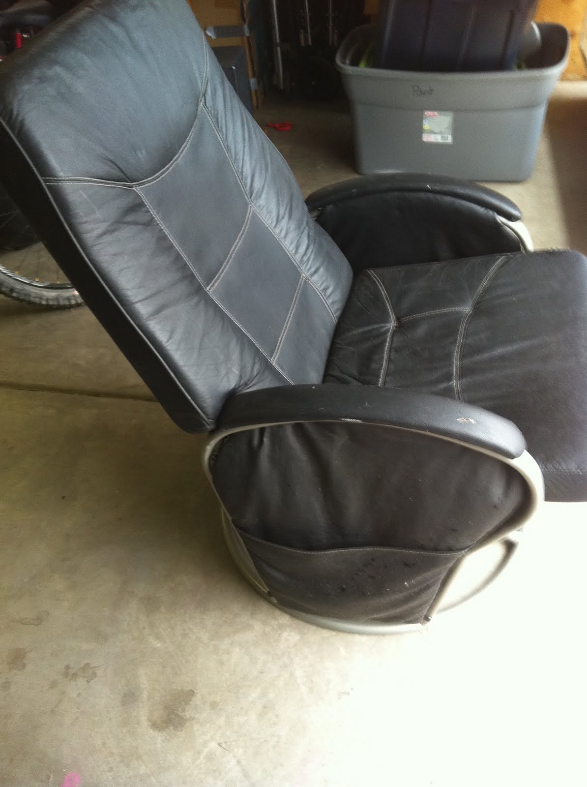 Online yard sale Very comfortable tv chair 15