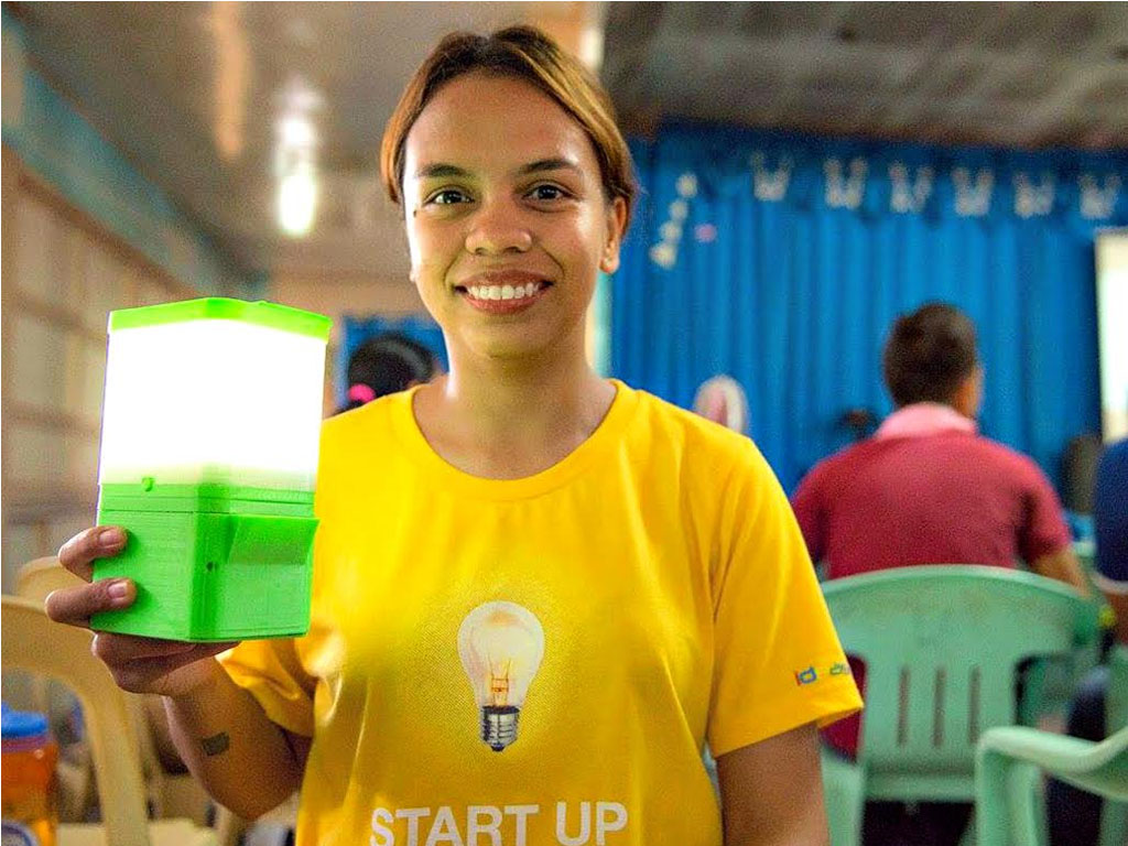 Mijeno's SALt (Sustainable Alternative Lightning / Saltwater Lamp) is