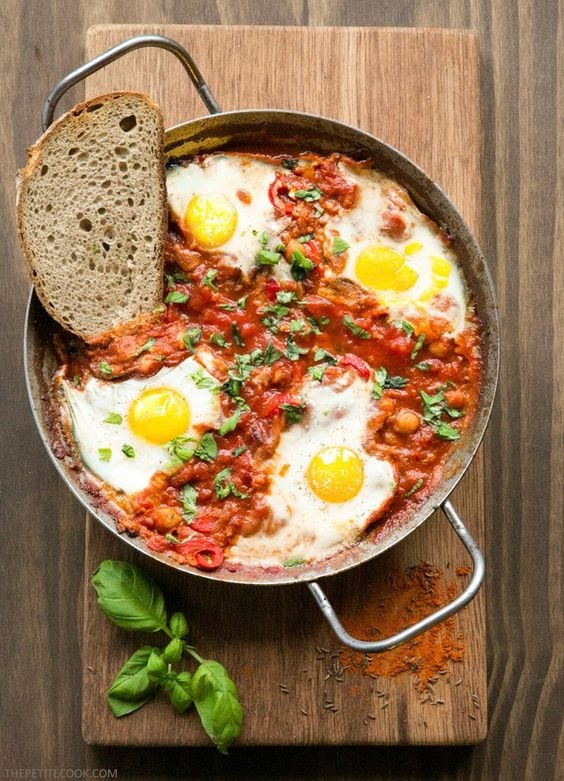 Easy Shakshuka with Chickpeas
