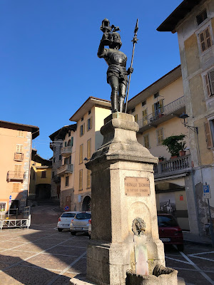The statue of Vistallo Zignoni in San Giovanni Bianco in Val Brembana. The statue of Vistallo Zignoni in San Giovanni Bianco in Val Brembana.