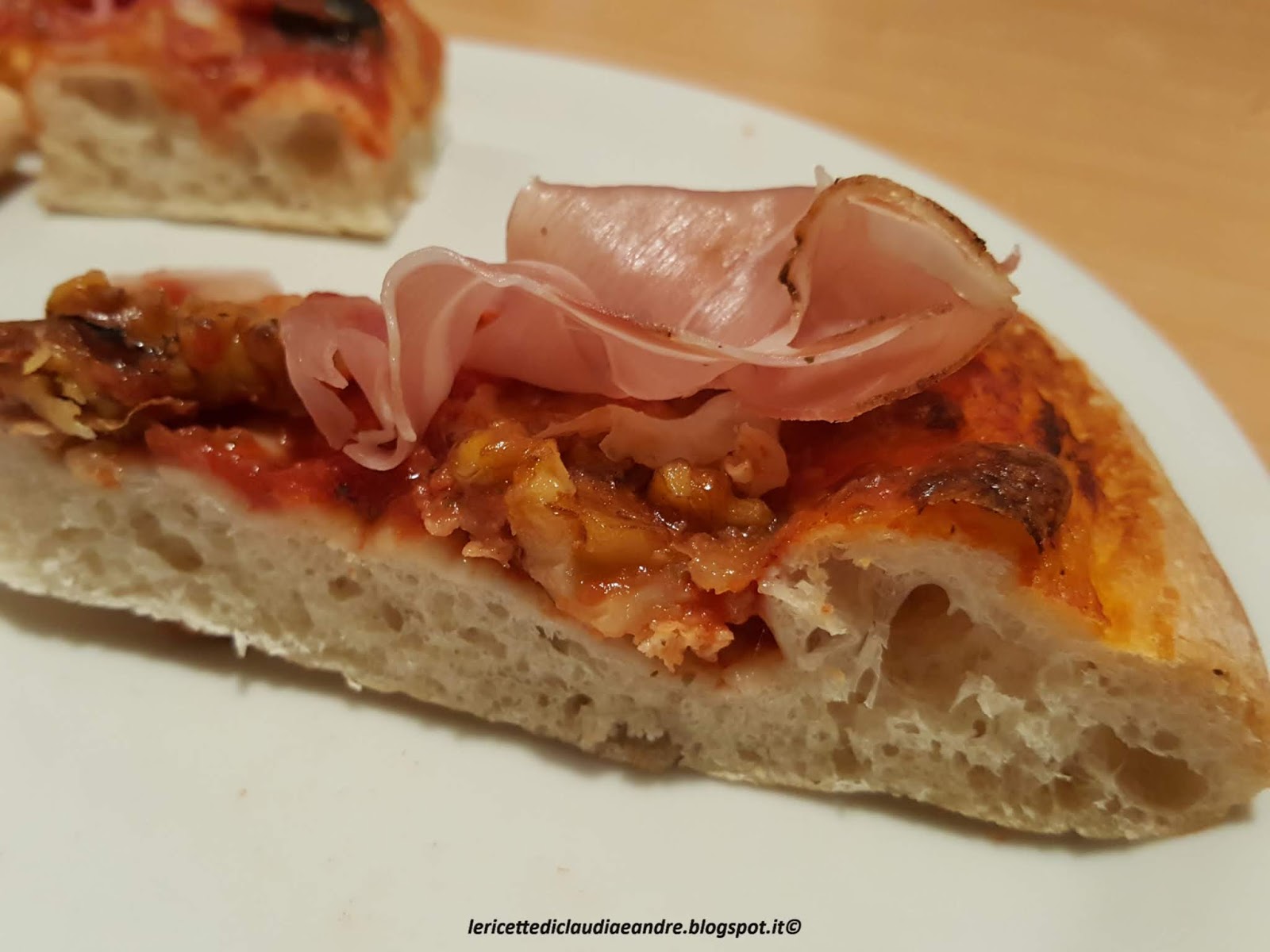 Pizza con speck e noci Ricetta ed ingredienti dei Foodblogger italiani