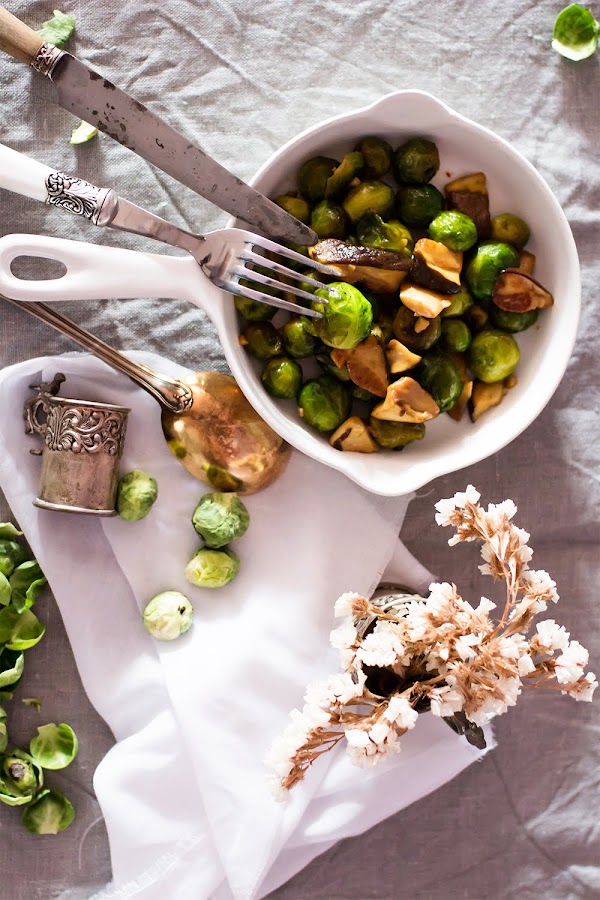 Receta de temporada, coles de Bruselas con setas