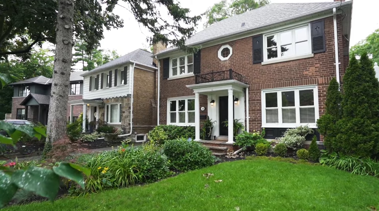 16 Photos vs. 30 Birchview Blvd, Toronto vs. Home Interior Design Tour