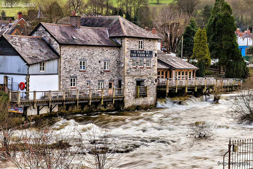 Pub in Galles il Corn Mill di Llangollen Emotion Recollected in