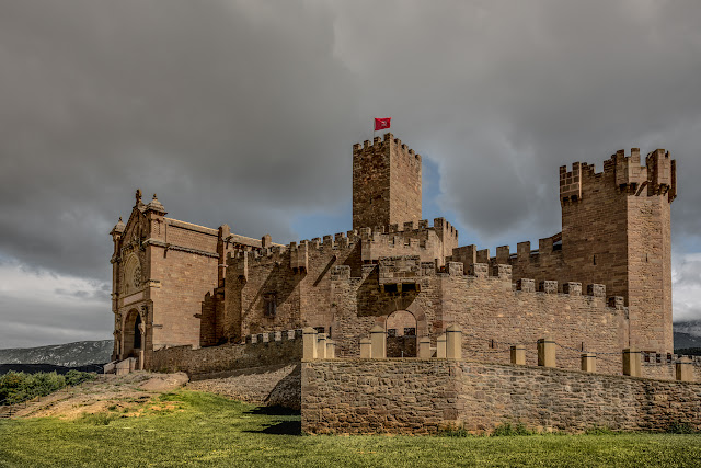 Castillo de Javier :: Canon EOS5D MkIII | ISO100 | Canon 24-105 @24mm | f/9.0 | 1/160s