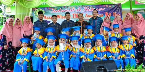 Wisuda TKIT Syarif Ar-Rasyid Wisuda TKIT Syarif Ar-Rasyid