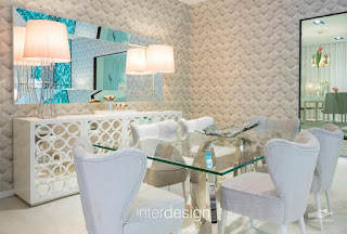 Sala de Jantar cheia de Glamour Sugestão para Decorar um Sala de Jantar cheia de Glamour em tons pastel com apontamentos de azul.