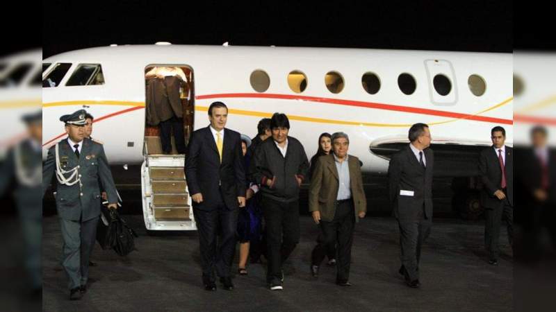 Evo Morales llega a México escoltado por el Secretario de Relaciones Exteriores Evo Morales llega a México escoltado por el Secretario de Relaciones Exteriores
