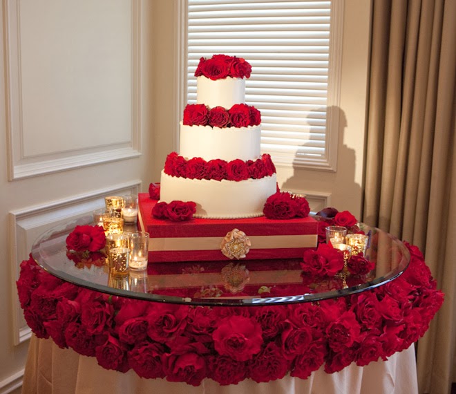 Fabulous Wedding Cake Table Ideas Using Flowers - Belle ...