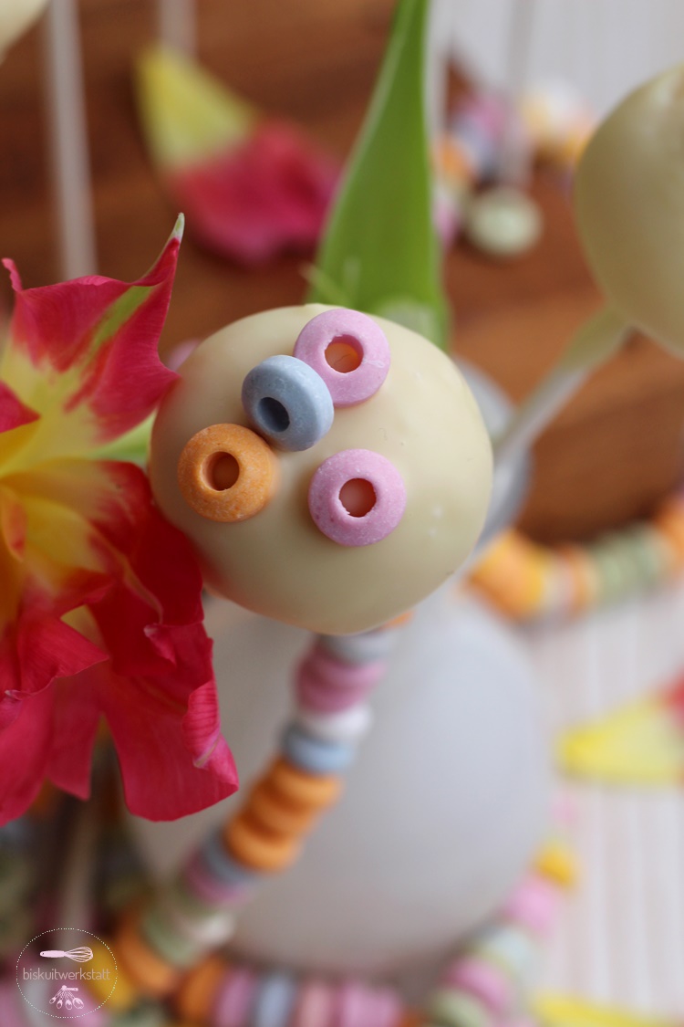 herrlich saftige Zitronen Cake Pops mit essbarem Konfetti ...