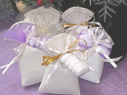 Sacchetti sacchettini confetti battesimo ricamati a punto croce tela aida  bianca