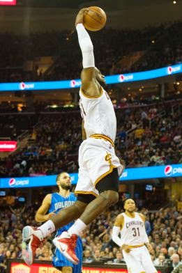 LeBron James anota 29 y Cavs apabullan a los Magic.