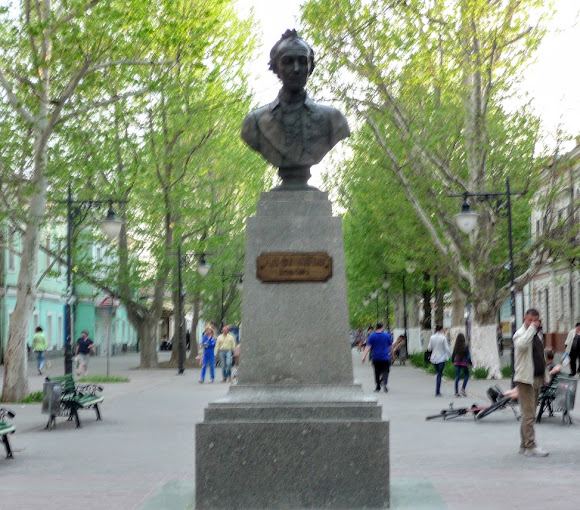 Херсон. Пам'ятник О. В. Суворову і будинок Суворова Херсон. Пам'ятник О. В. Суворову і будинок Суворова