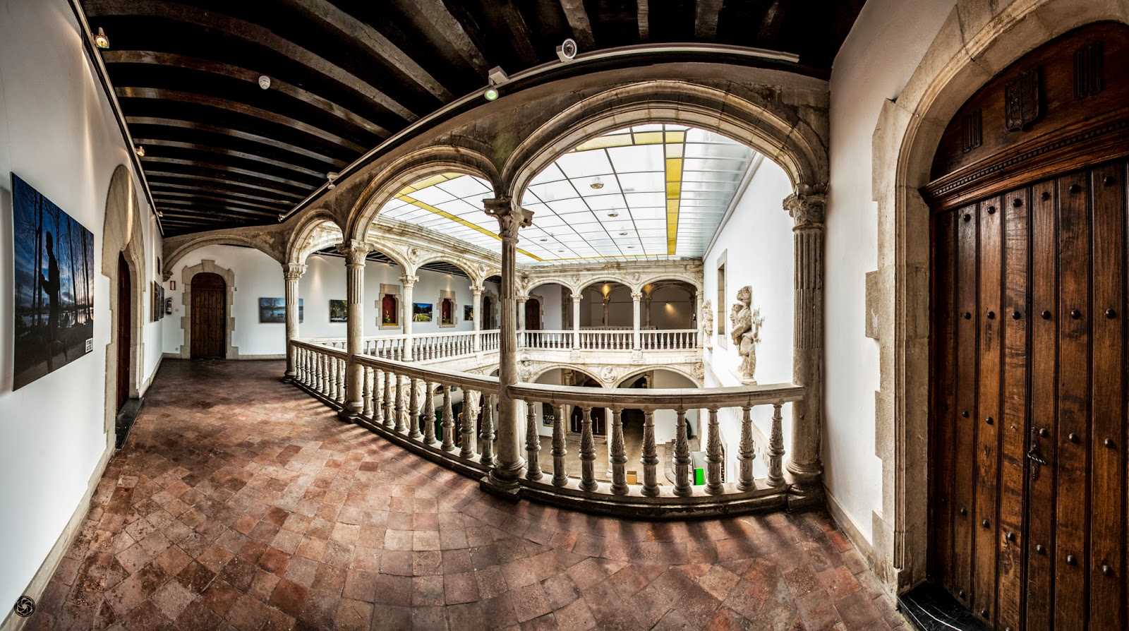 Palacio Escoriaza-Esquivel :: Panorámica 6 x Canon EOS 5D MkIII | ISO200 | Canon 17-40 @19mm | f/5.6 | 1/60s Palacio Escoriaza-Esquivel :: Panorámica 6 x Canon EOS 5D MkIII | ISO200 | Canon 17-40 @19mm | f/5.6 | 1/60s