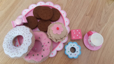 DIY Play Food - felt chocolate cookies with filling - tutorial and pattern DIY Play Food - felt chocolate cookies with filling - tutorial and pattern