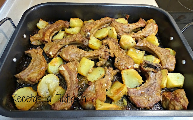 Costillas Adobadas Asadas Con Patatas
