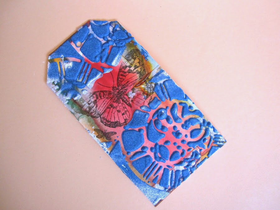 tercer paso tag marzo Celebrating Springtime: tag descartado con pasta dimensional y polvos de emboss azules