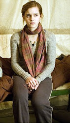 hermione granger harry potter outfits hallows deathly watson emma costumes outfit costume hermine pants scarf hair hermelien scene wears griffel