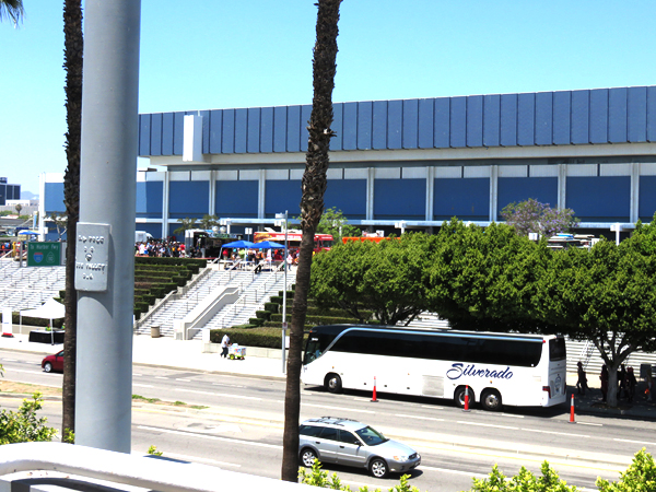 Featured image of post Anime Expo Shuttle : All shuttle bus riders will be required to present their badges for identification as official hotel.