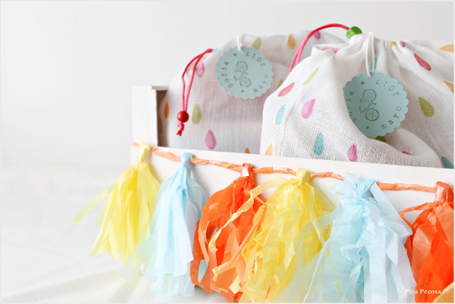 regalos-diy-ninos-invitados-comunion-bolsa-tela-juguetes-caja-fruta