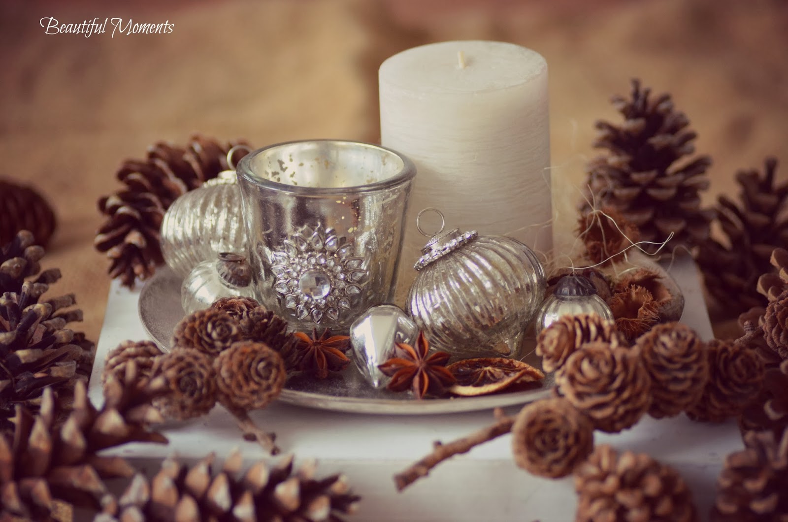 Beautiful Moments Weihnachtsdeko auf einer silber Platte