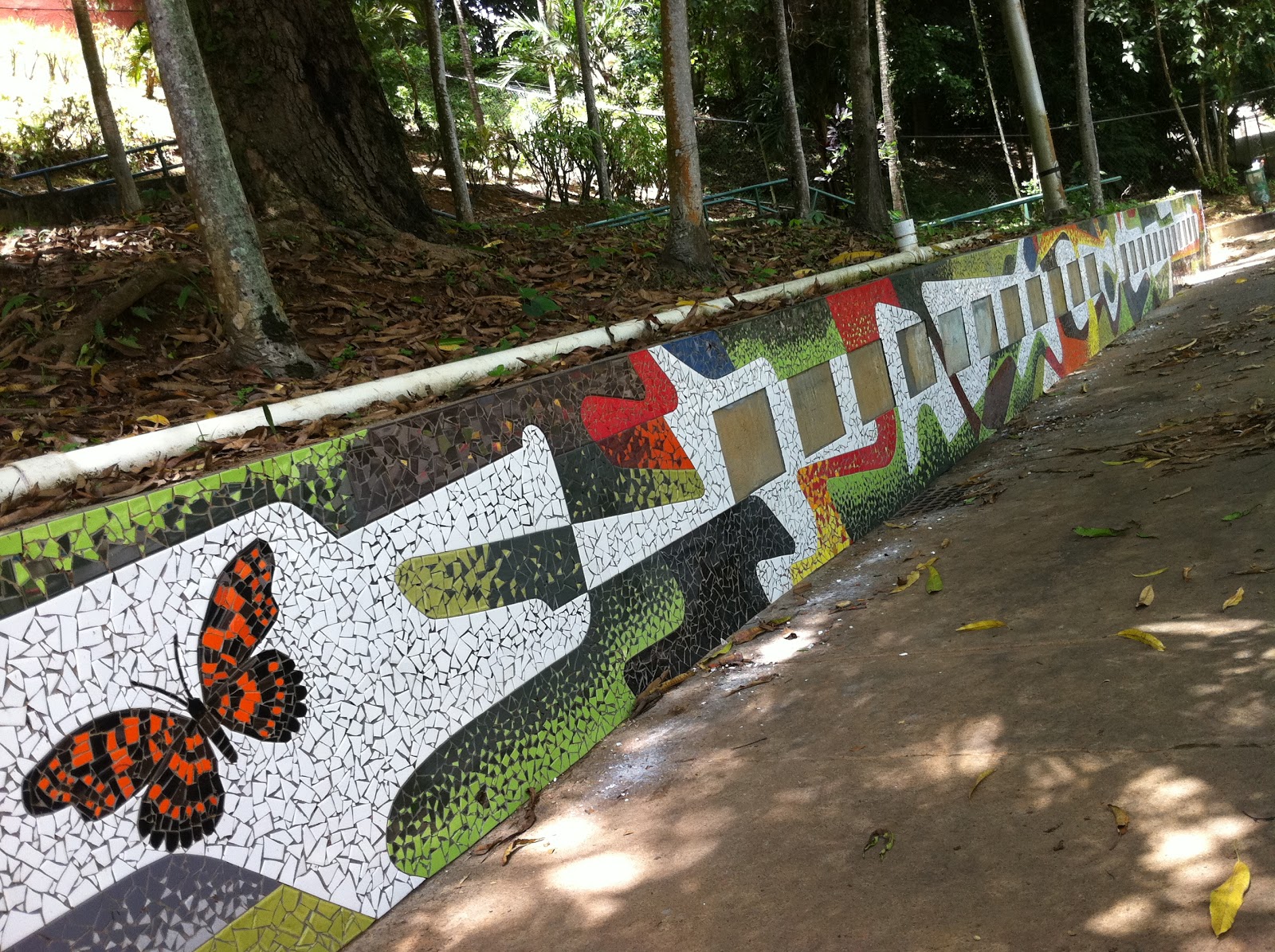 ro biaggi arte mosaico centenario...mayaguez, pr...4' x 550'