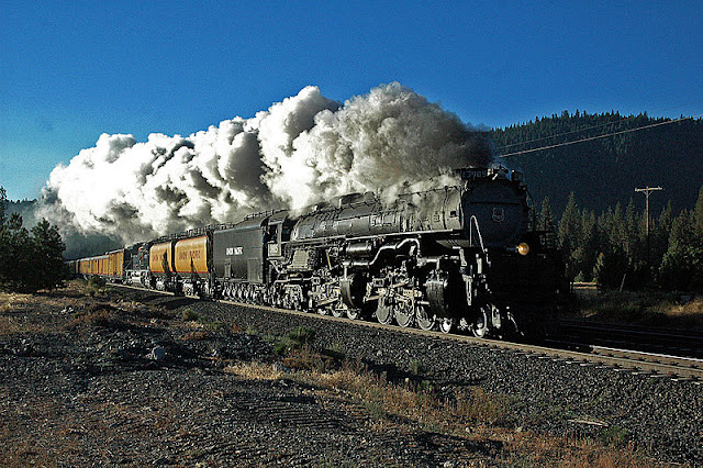Gambar Kereta Api Lokomotif Uap Union Pacific Challenger 4-6-6-4 3985 01