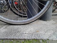 Siringhe a Bergamo Siringhe fotografate nel parcheggio delle biciclette davanti alla stazione di Bergamo