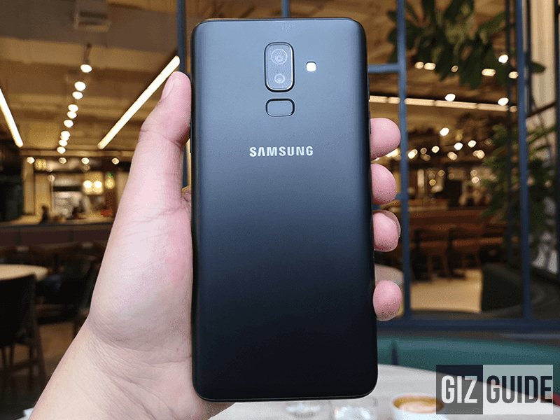 Neat back design with proper fingerprint scanner placement in the middle