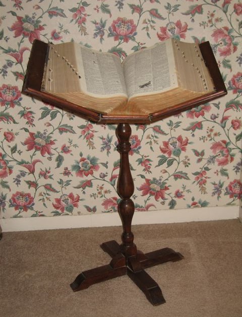 dictionary stand