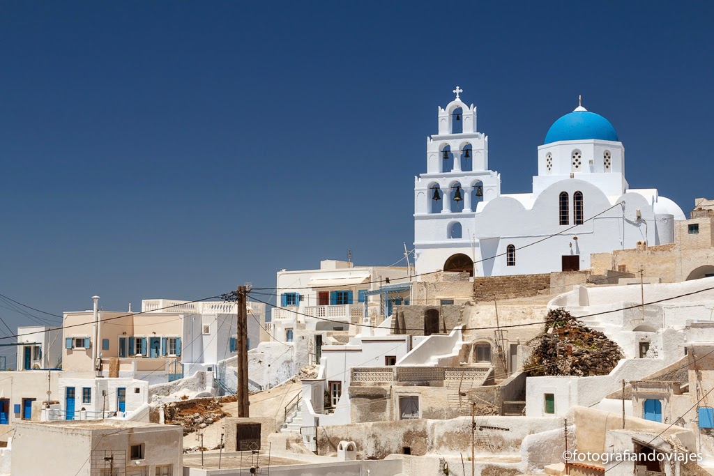 vista general Pyrgos, Santorini, Islas cicladas en Grecia