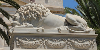 το μνημείο του Άταφου Στρατιώτη στην Ερμούπολη