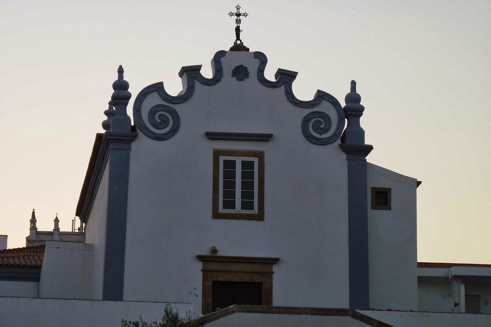 La Iglesia de Santa Ana en Albufeira. La Iglesia de Santa Ana en Albufeira.