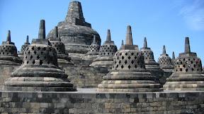Borobudur temple : historic tour wonders of the world