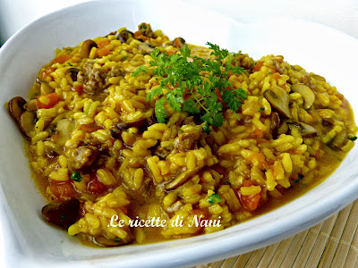 risotto con funghi, salsiccia, zucca e zafferano