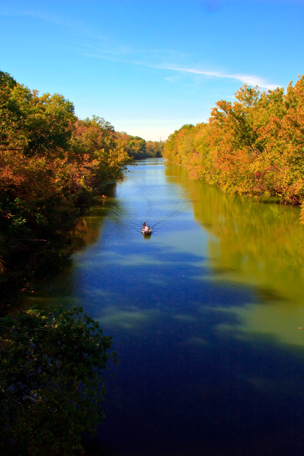 Rollo's Photo World Photo of the Day......Boating up the James River