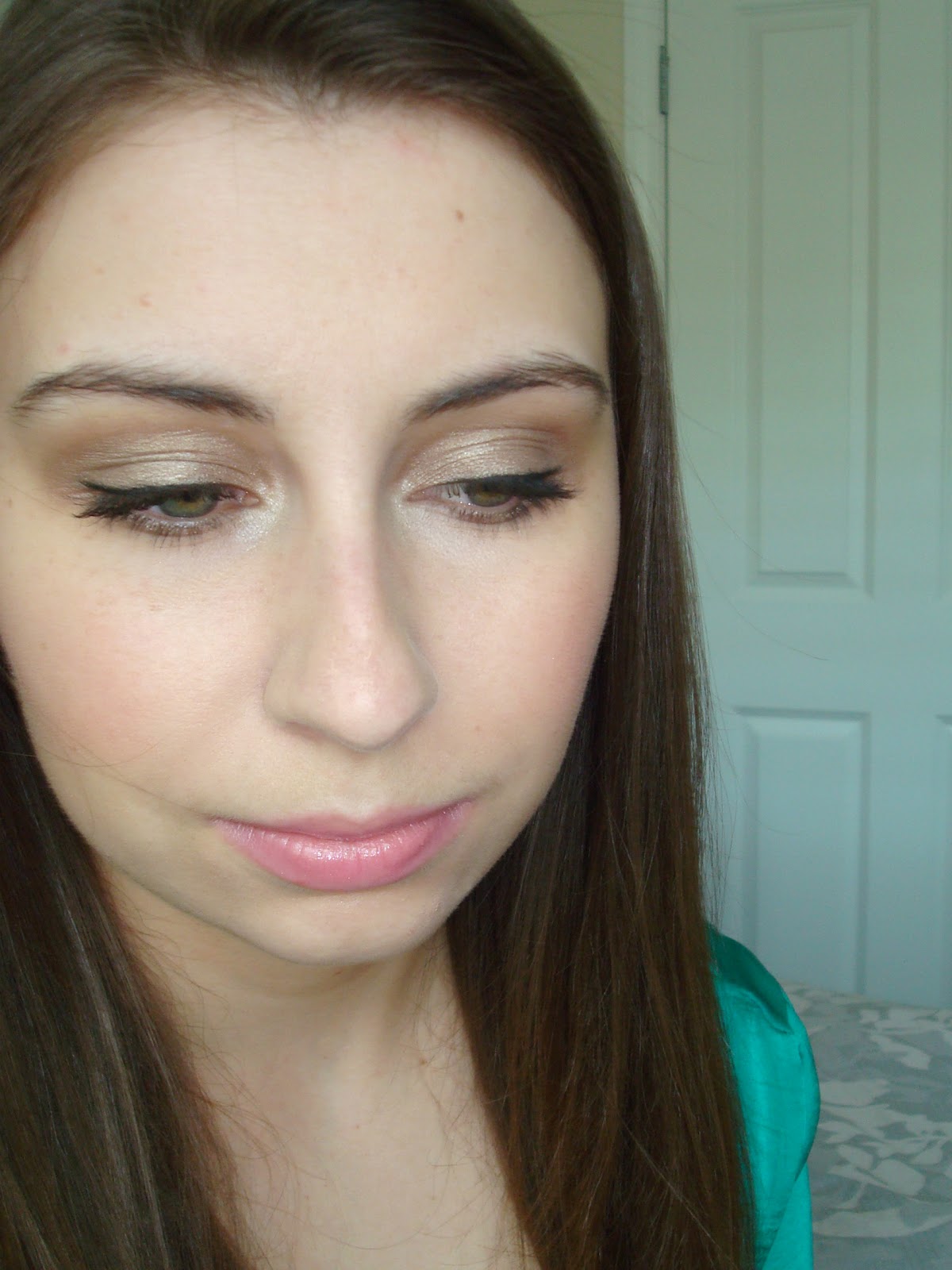 A Little Beauty Luxury Burberry Sheer Eyeshadow Pale Barley