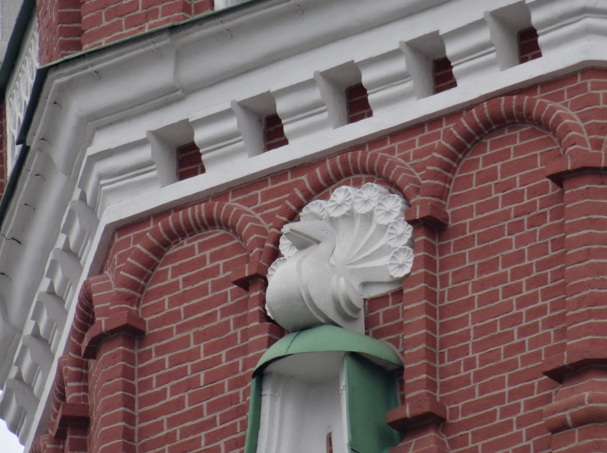 женя украсил главную башню