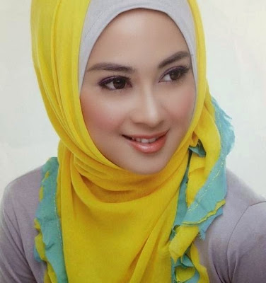 Contoh model hijab artis indonesia masa kini