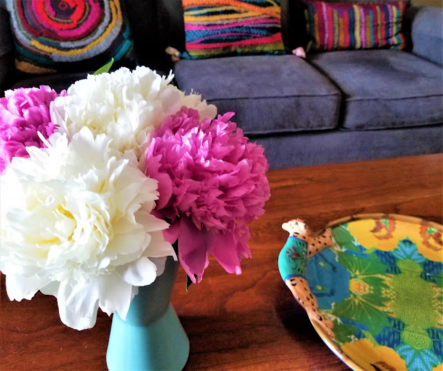 Bringing peonies home - Peony bouquet in my living room www.BoHoHome.com @bohosusan