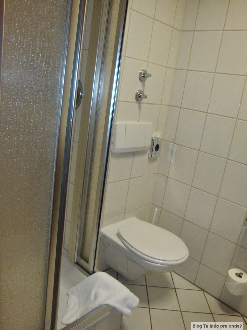 banheiro do quarto single do Altstadt Hotel Trier
