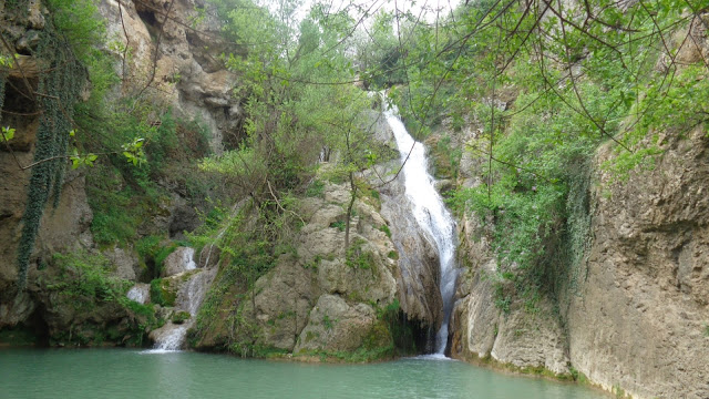 До Хотнишкия водопад