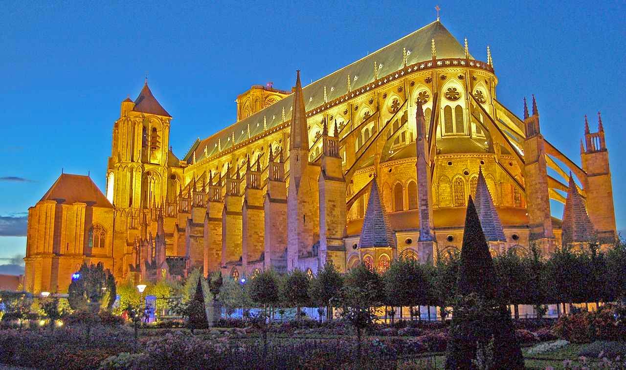 Bourges: a catedral de Santo Estêvão uma das mais belas do mundo. Bourges: a catedral de Santo Estêvão uma das mais belas do mundo.