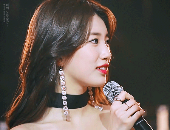더쿠 - 블링블링 빛나던 파티피플 수지.gif