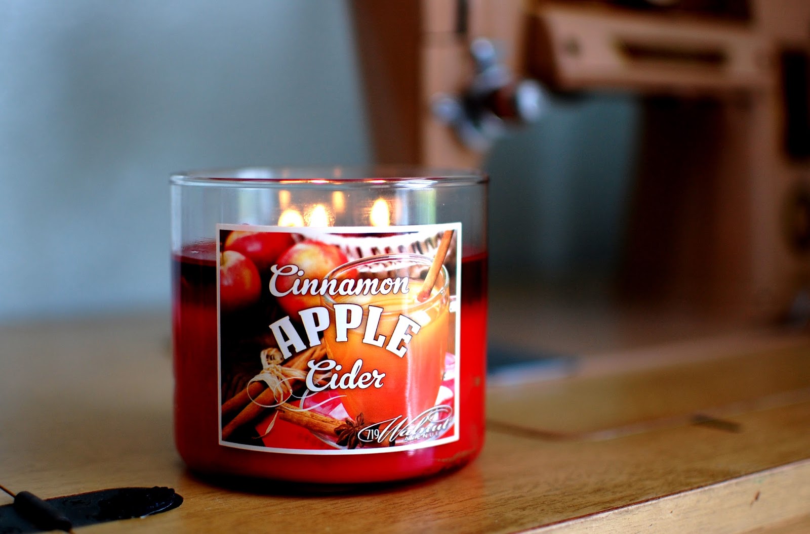 The Redolent Mermaid 719 Walnut Avenue Candle Cinnamon Apple Cider