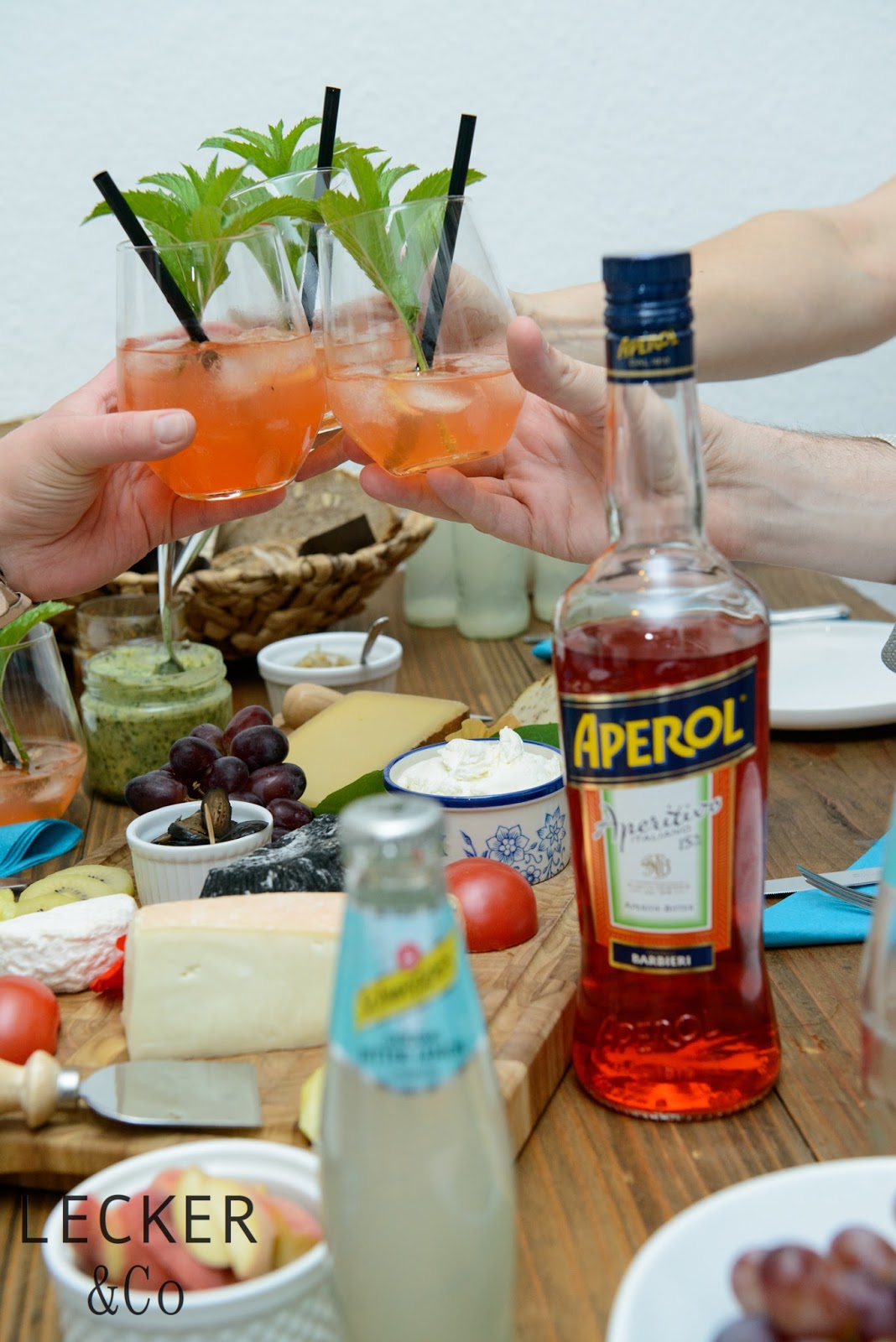 LECKER&Co Foodblog aus Nürnberg Aperol Lemon Spritz {Verlosung und Werbung}