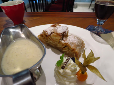 Kaiserhaus, apple strudel