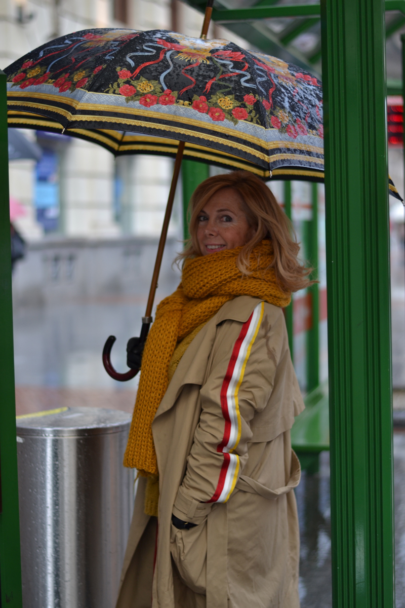 como combinar un trench , looks con trench, como combinar unas deportivas, looks deportivos,